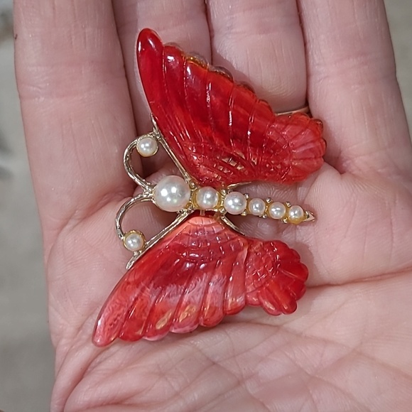 Unsigned Jewelry - Butterfly brooch red & goldtone Pearls